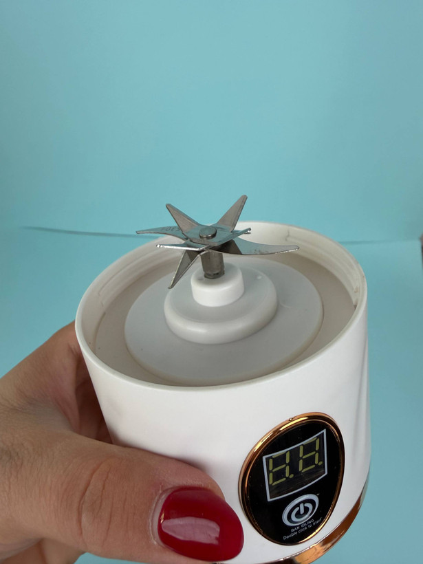 شیکر و مخلوط کن شارژی 4 تیغه مدل HP-880 اورجینال 450 میلی لیتری(تهیه سریع اسموتی و پروتئین)