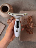 دستگاه ماساژور و لیفتینگ صورت V Shape اورجینال- زاویه سازی فک و رفع غبغب در خانه