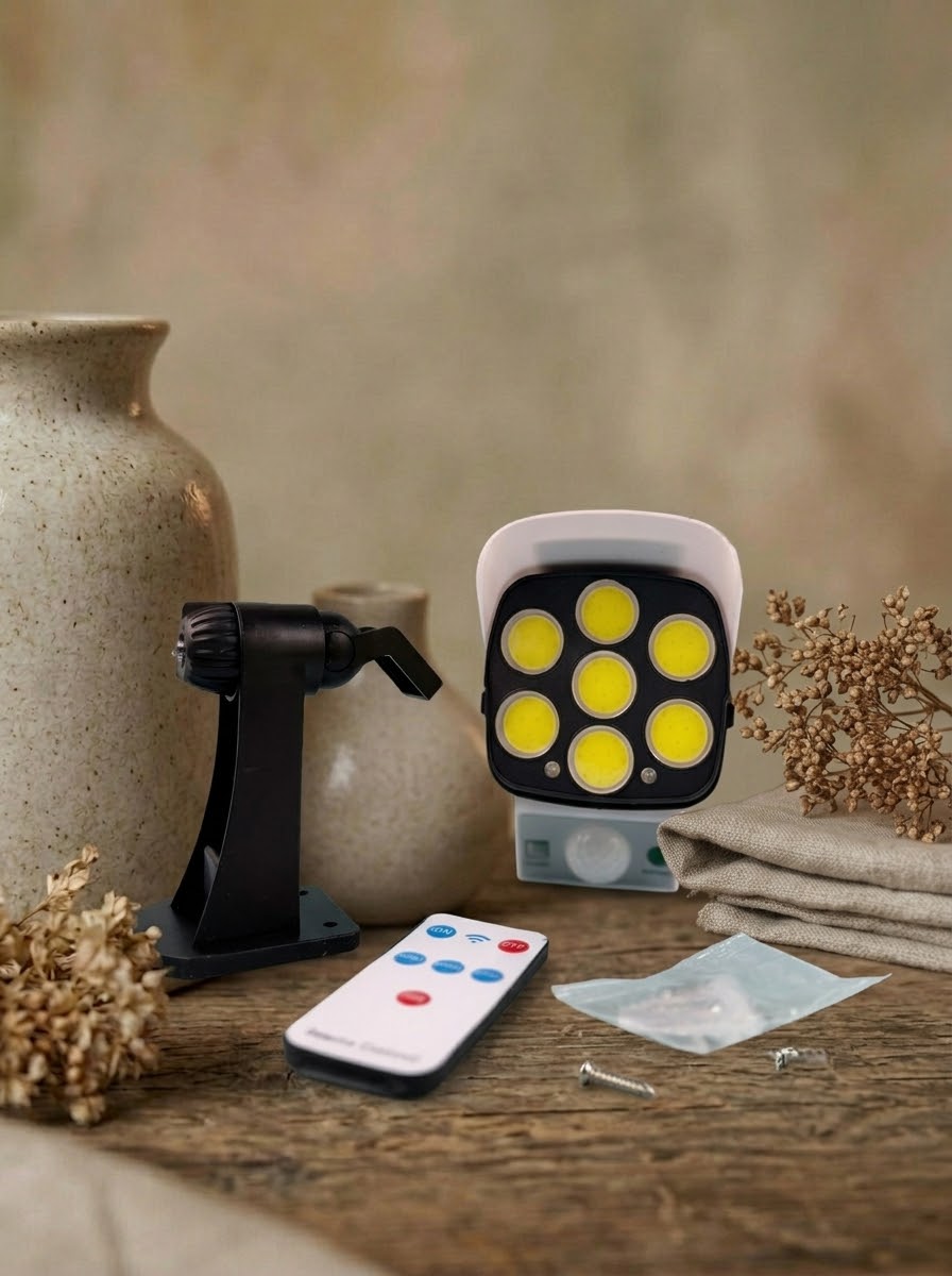 چراغ امنیتی خورشیدی سنسوردار طرح دوربین اورجینال( ضد آب و بدون نیاز به کابل کشی)